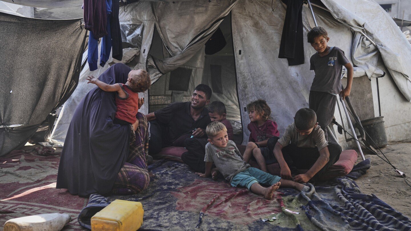 from-dawn-to-dusk,-a-gaza-family-focuses-on-one-thing:-finding-food