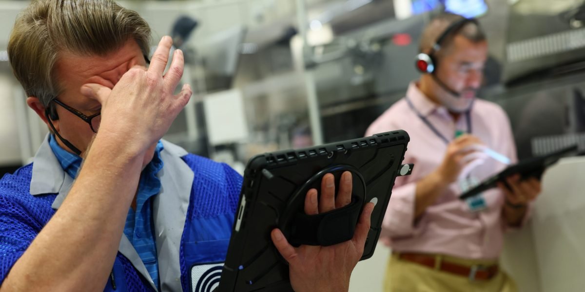 dow-futures-drop-as-recession-alarm-bells-jolt-wall-street-awake-from-dreams-of-a-gravity-defying-economy