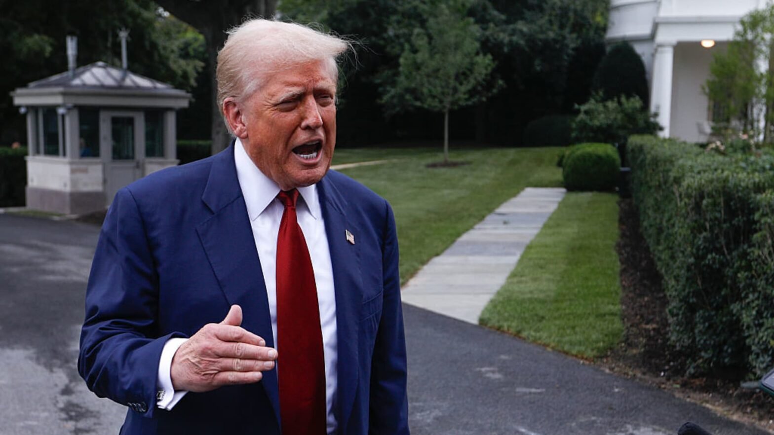 5-things-to-know-before-the-monday-open:-berkshire’s-tariff-fears-|-ethereum-turns-10