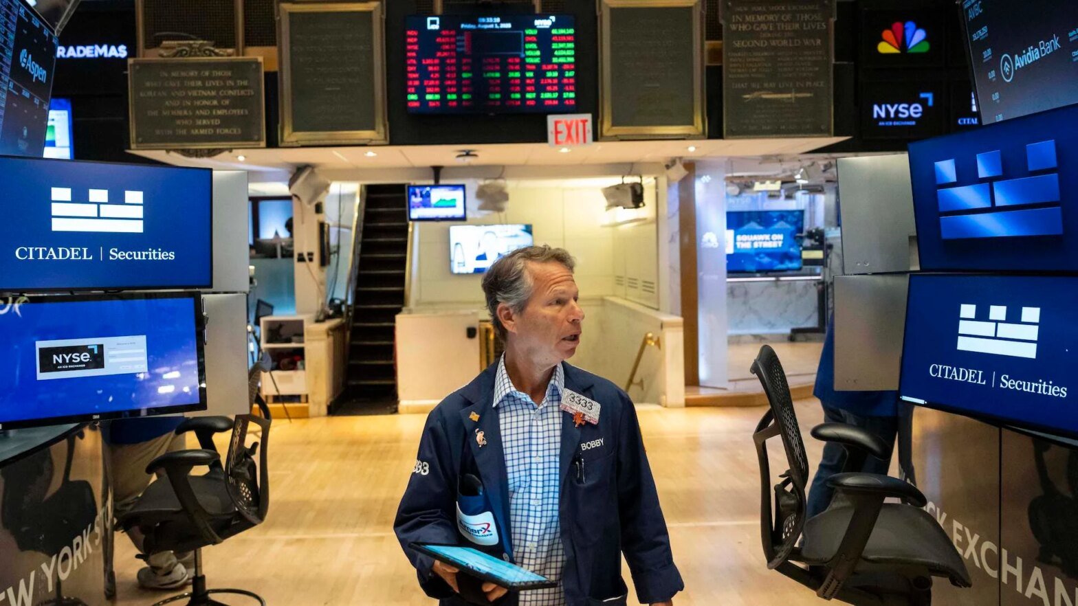 stock-market-rebounds-after-friday’s-wipeout