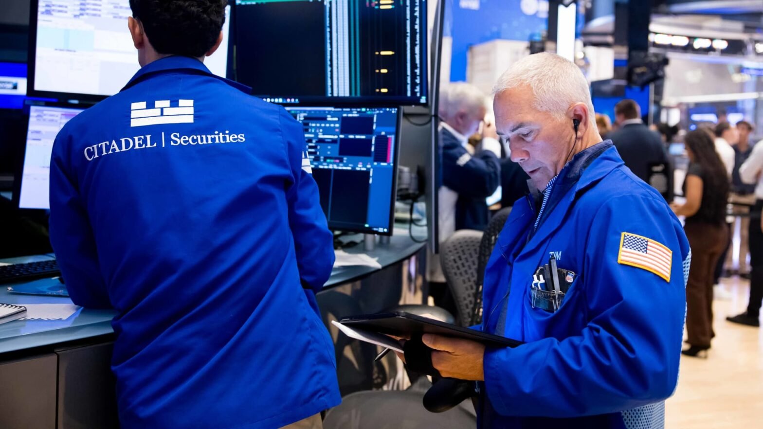 s&p-500-futures-rise-after-benchmark-snaps-losing-streak,-palantir-pops-on-earnings:-live-updates