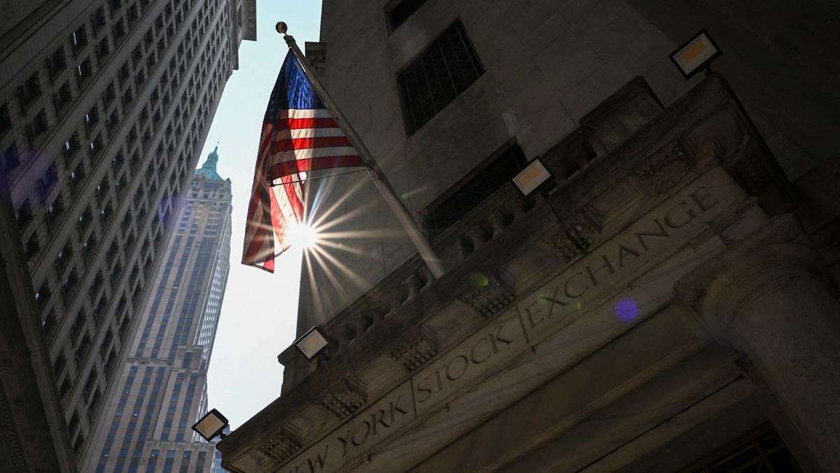 us-stocks-rebound:-nasdaq-soars,-driven-by-nvidia-record-high