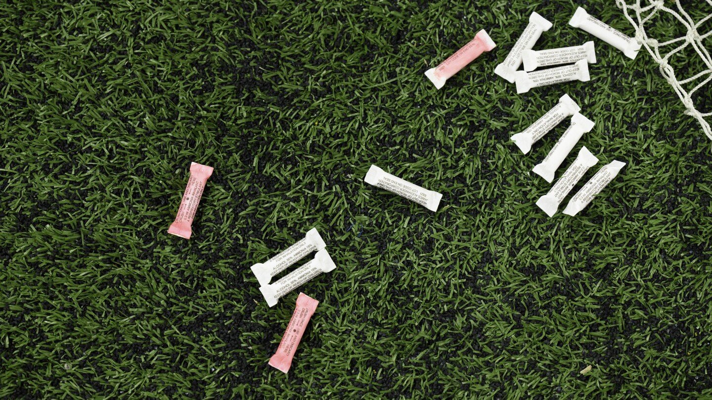 nfl-bans-smelling-salts,-saying-product-can-mask-concussion-symptoms