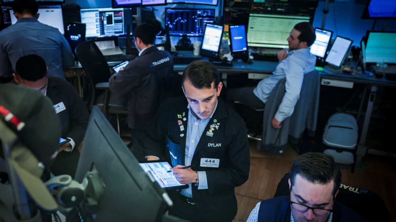 stock-futures-are-little-changed-as-traders-weigh-trump’s-new-100%-tariff-on-chips:-live-updates