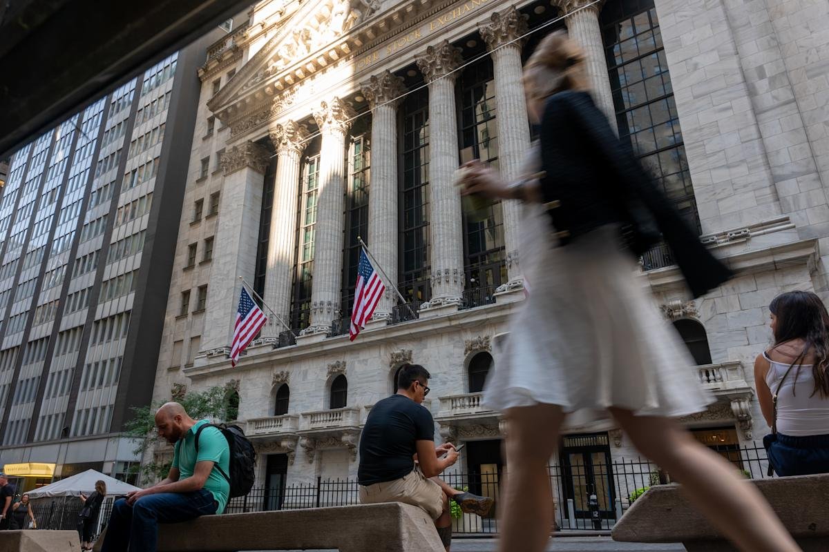 stock-market-today:-dow-slides,-nasdaq-jumps-to-record-as-tariffs-kick-in,-trump-nominates-fed-board-member