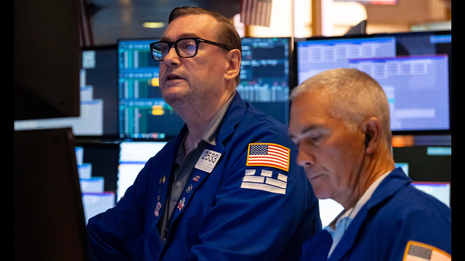 wall-street-drifts-as-stock-markets-worldwide-take-trump’s-new-tariffs-in-stride