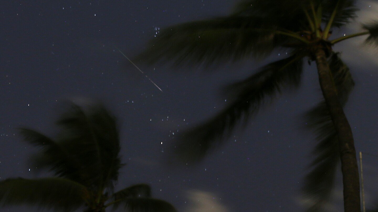 summer’s-best-meteor-shower-peaks-soon.-but-the-moon-will-interfere-with-viewing-the-perseids