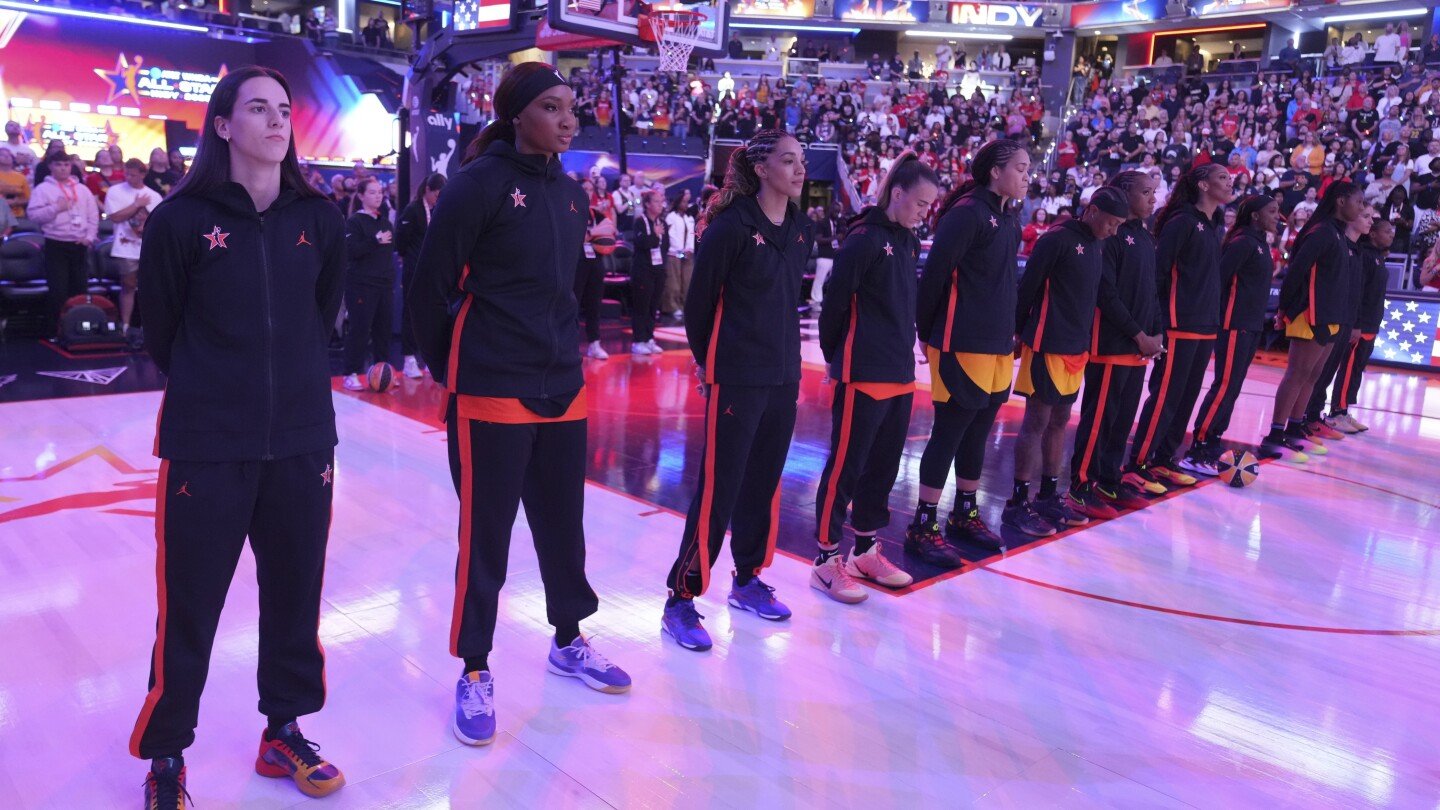 another-wnba-game,-again-in-chicago,-disrupted-by-a-sex-toy-tossed-onto-the-court