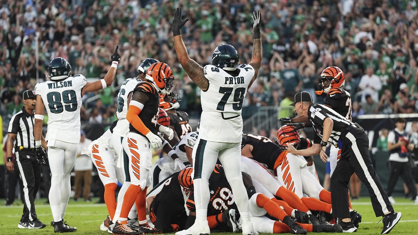 push-on!-eagles-use-tush-push-on-opening-drive-after-short-yardage-play-nearly-banned-in-nfl