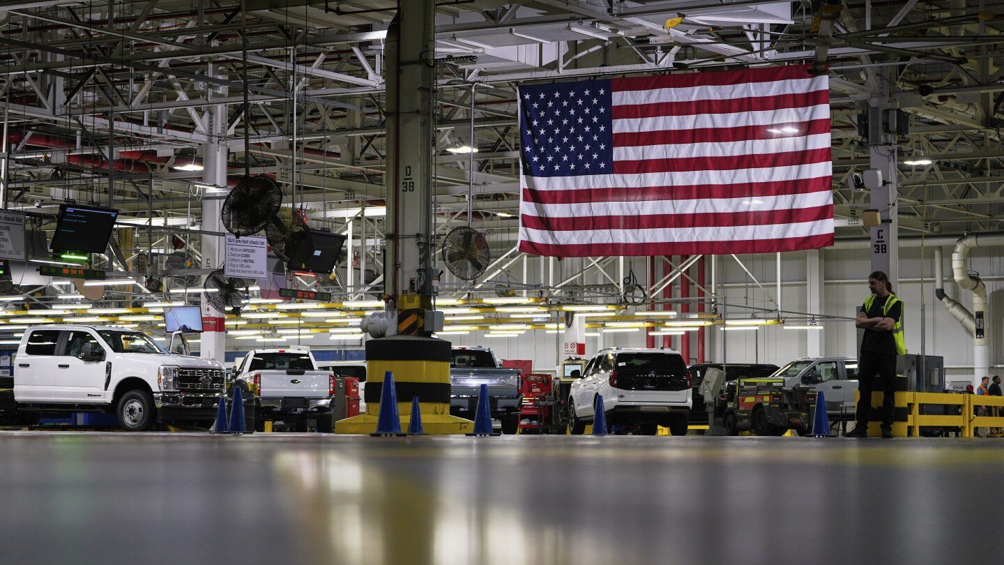 whitmer-told-trump-in-private-that-michigan-auto-jobs-depend-on-a-tariff-change-of-course