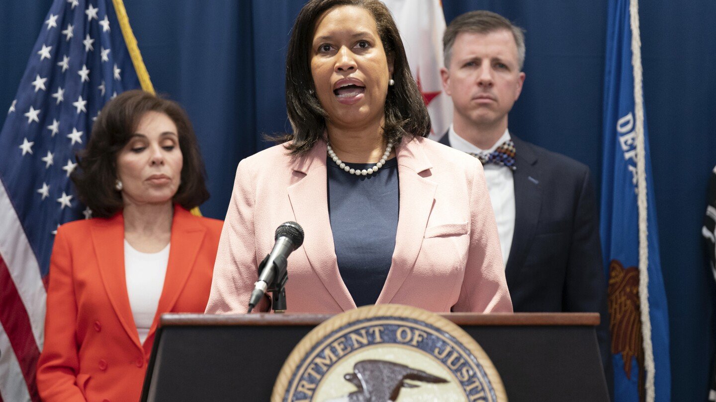 as-federal-takeover-threats-loom,-the-city-of-washington-waits-for-the-white-house-to-make-its-move