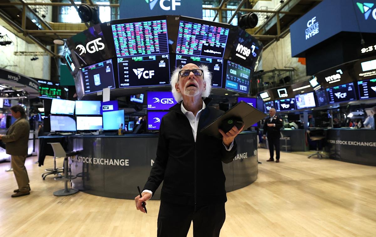 why-a-fed-rate-cut-could-lead-to-bad-news-for-big-tech-stocks