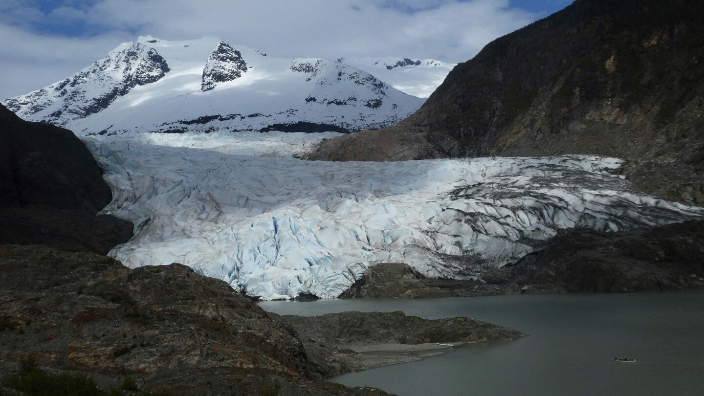 ice-dam-at-alaska’s-mendenhall-glacier-releases-floodwater-toward-downstream-homes