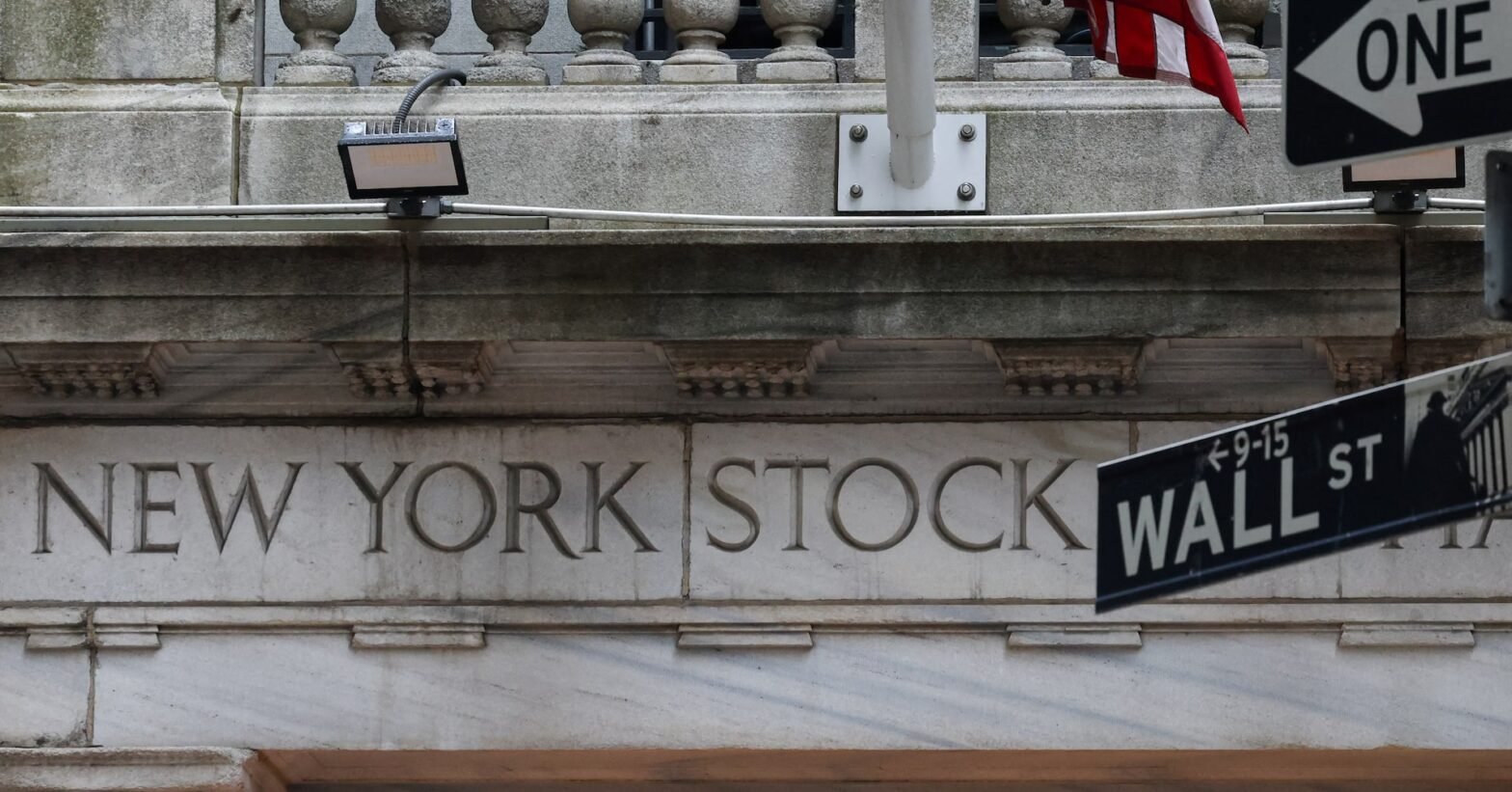 world-stocks-hit-new-peak,-us-bond-prices-rise-as-markets-position-for-fed-rate-cut