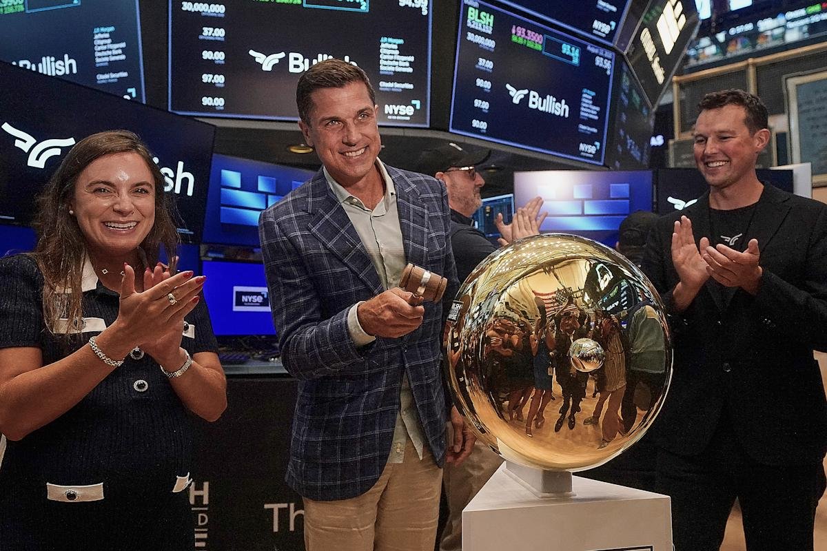 bullish-stock-ends-first-day-at-$70-with-90%-gain,-giving-crypto-exchange-market-cap-above-$10-billion