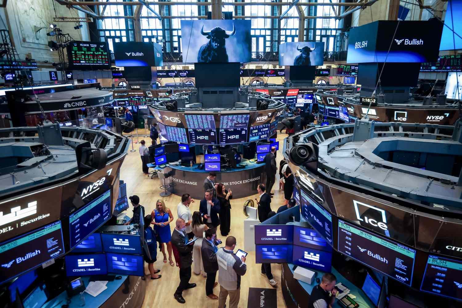 dow-jones-today:-stock-futures-holding-steady-after-two-straight-days-of-record-highs-for-s&p-500