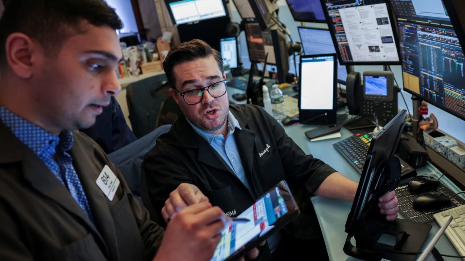 stocks-power-to-record-highs-again-despite-warning-signs.-can-the-market’s-strong-run-continue?