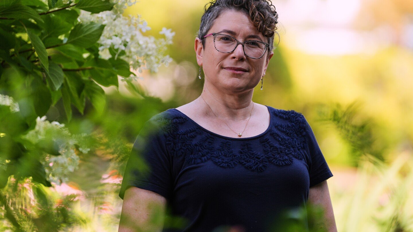 how-orthodox-jewish-families-are-finding-ways-to-support-their-trans-children