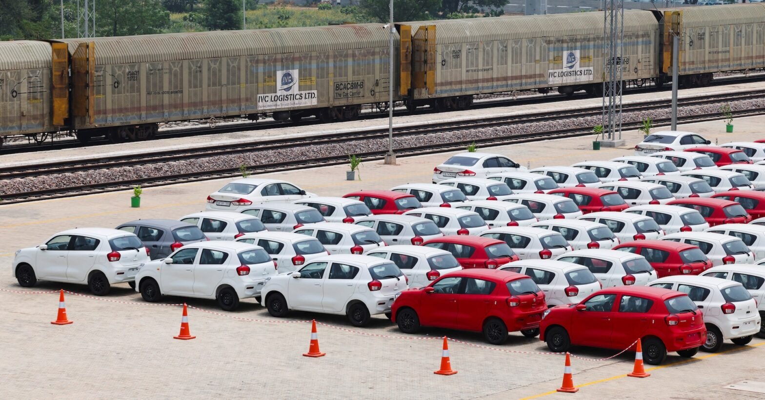 india-proposes-slashing-taxes-on-small-cars-as-modi-reform-spurs-stock-market