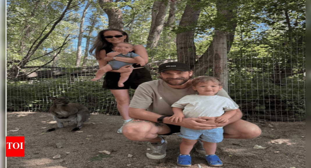 stuart-skinner’s-wife-chloe-shares-family-holiday-photos-featuring-son-beau-posing-with-snake-|-nhl-news