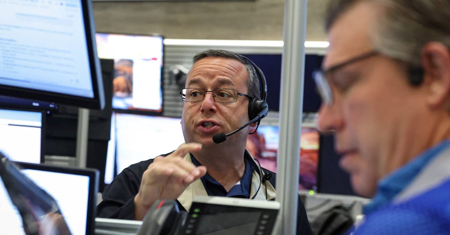 nasdaq-tumbles,-european-shares-rise-as-investors-digest-ukraine-peace-efforts