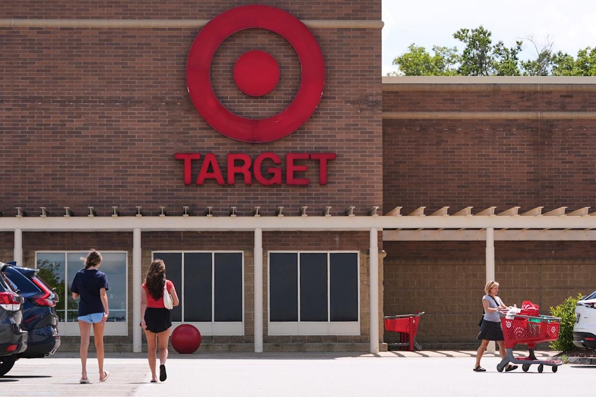 target-beat-low-earnings-expectations-as-shares-plunge