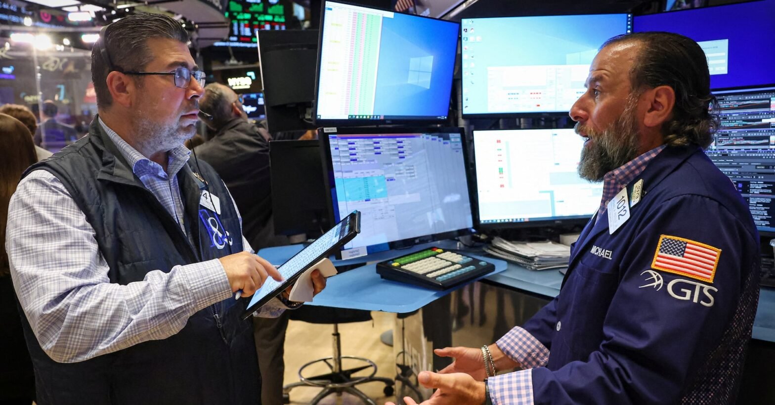 wall-street-tech-selloff-deepens,-european-shares-steady