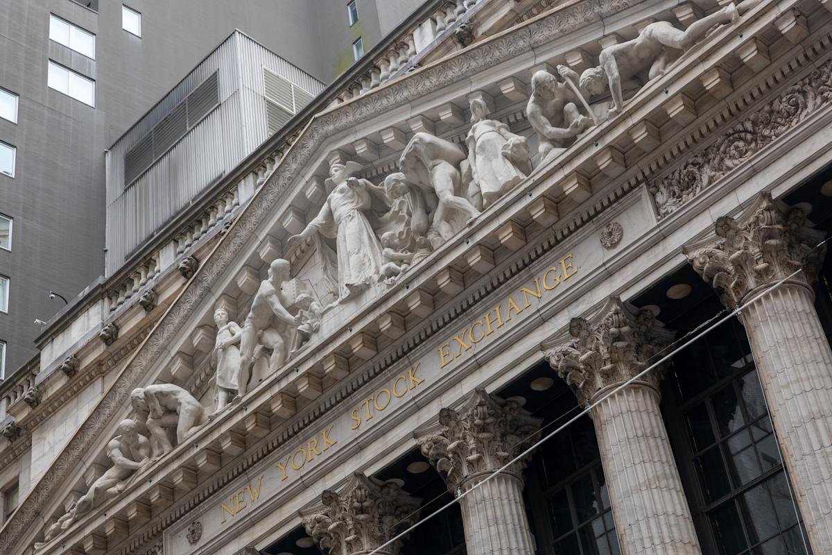 stock-market-today:-dow,-s&p-500,-nasdaq-retreat-after-jobless-data,-walmart-earnings-miss