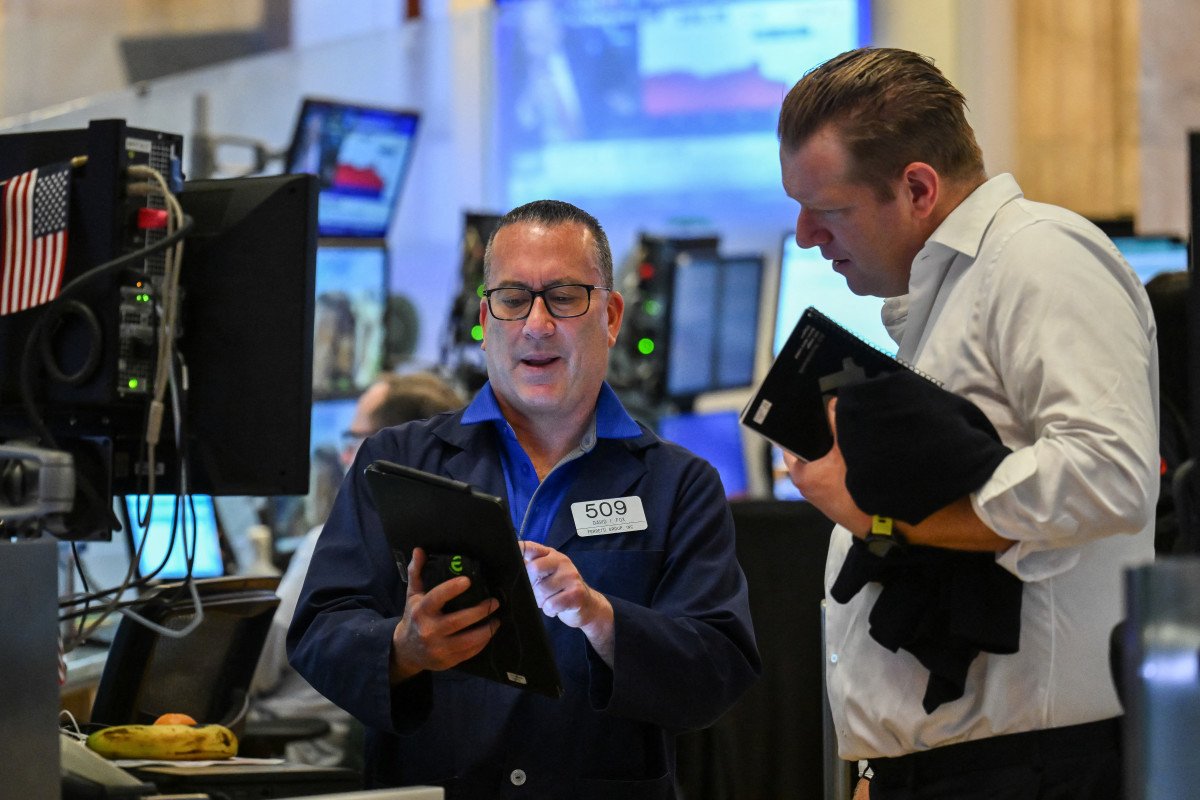 stock-market-today:-walmart-and-jobs-data-disappoints;-stocks-face-declines