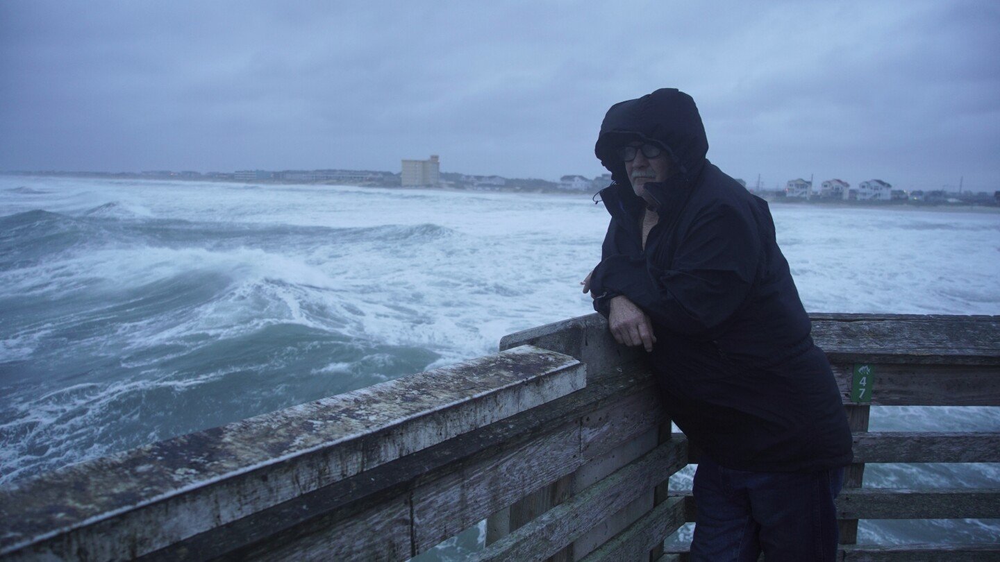 hurricane-erin-stirs-up-strong-winds,-floods-part-of-main-highway-as-it-creeps-along-the-east-coast