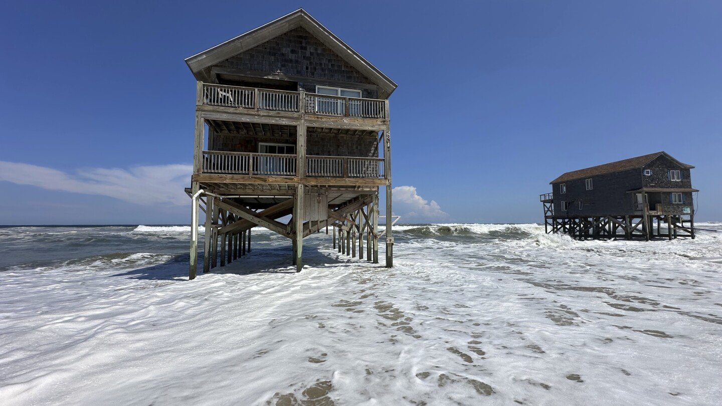 2-more-beachfront-homes-near-collapse-as-a-hurricane-waves-pound-north-carolina’s-outer-banks