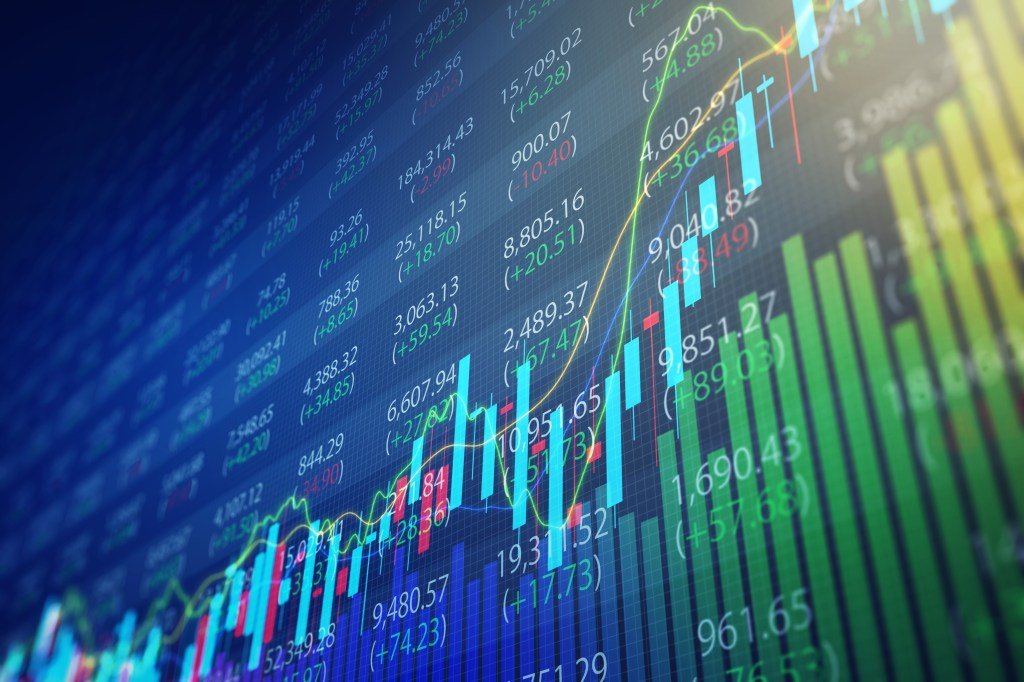 media-stocks,-markets-soar-as-fed-chief-signals-september-rate-cut-–-“the-balance-of-risks-appears-to-be-shifting”