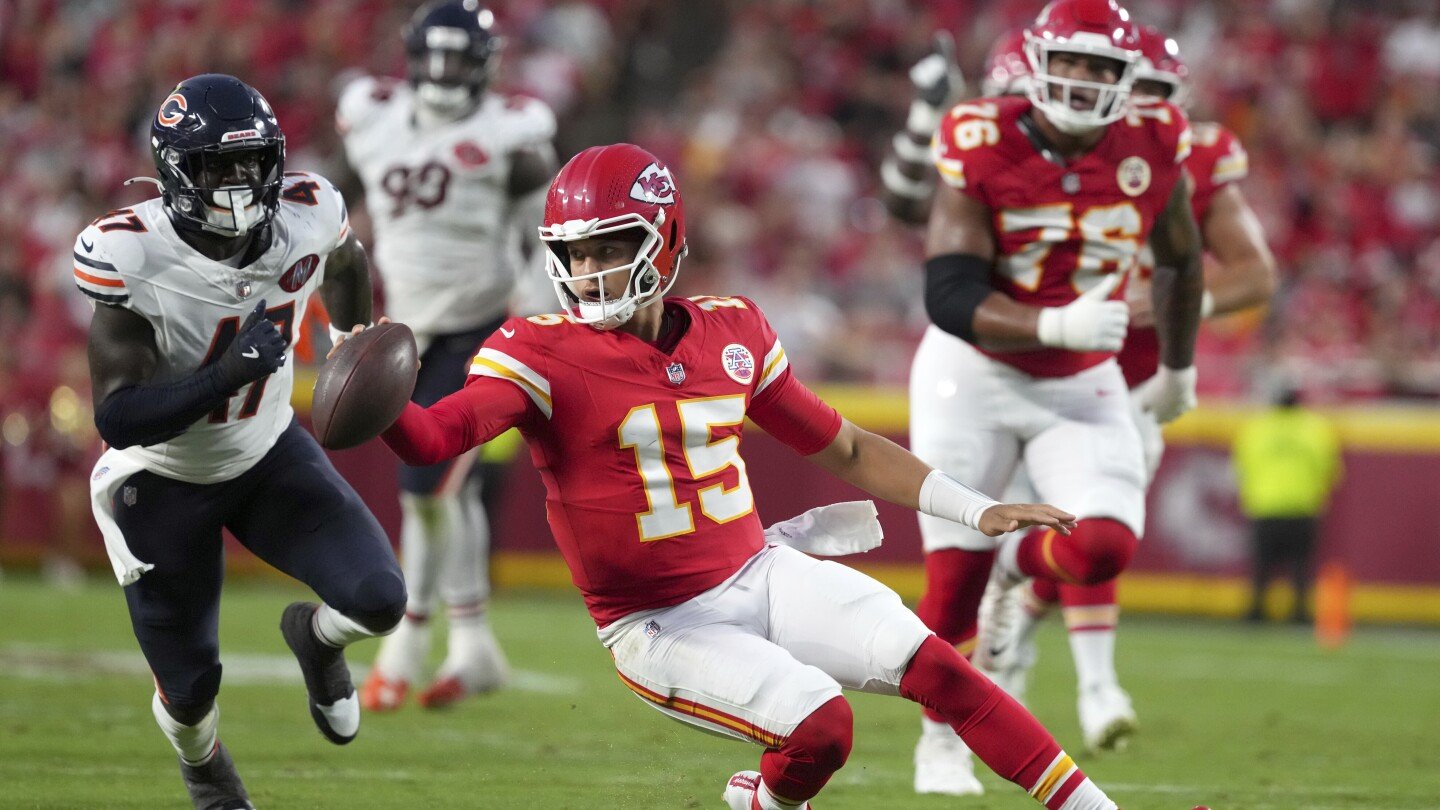 mahomes-leads-sharp-chiefs-offense-before-bears-rally-for-29-27-win-in-preseason-finale