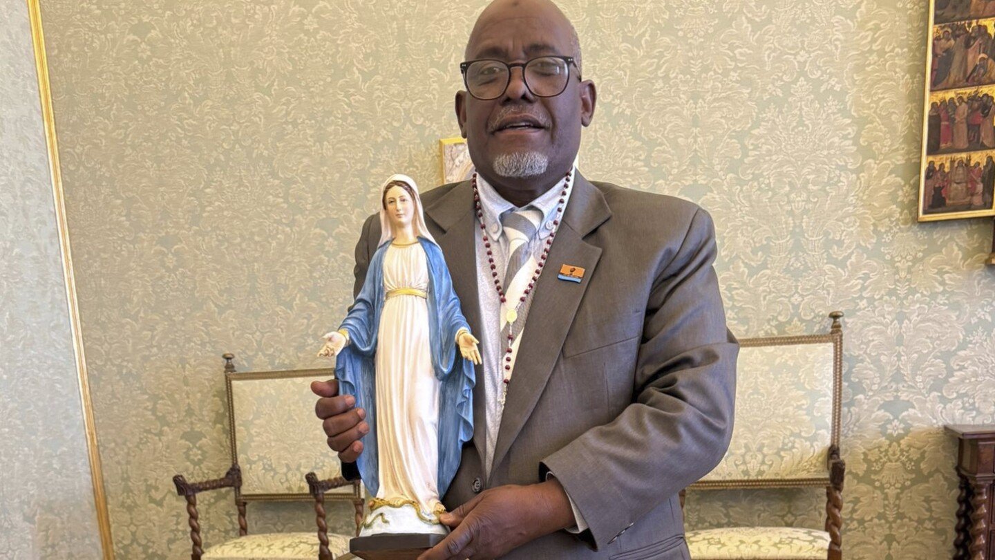 pope-meets-with-chagos-refugees-and-delivers-message-about-rights-of-the-weak-against-the-powerful