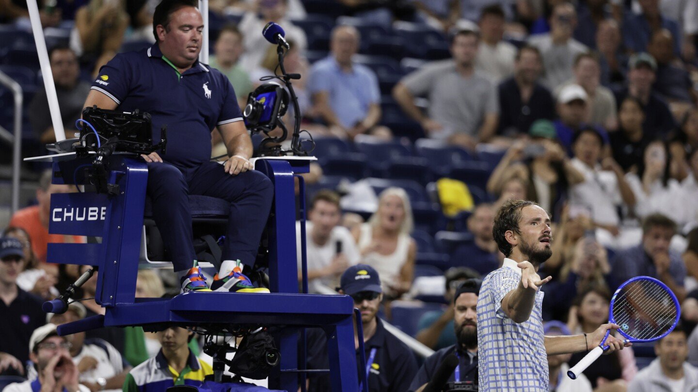 medvedev’s-us-open-match-delayed-by-booing-fans-after-photographer-enters-the-court