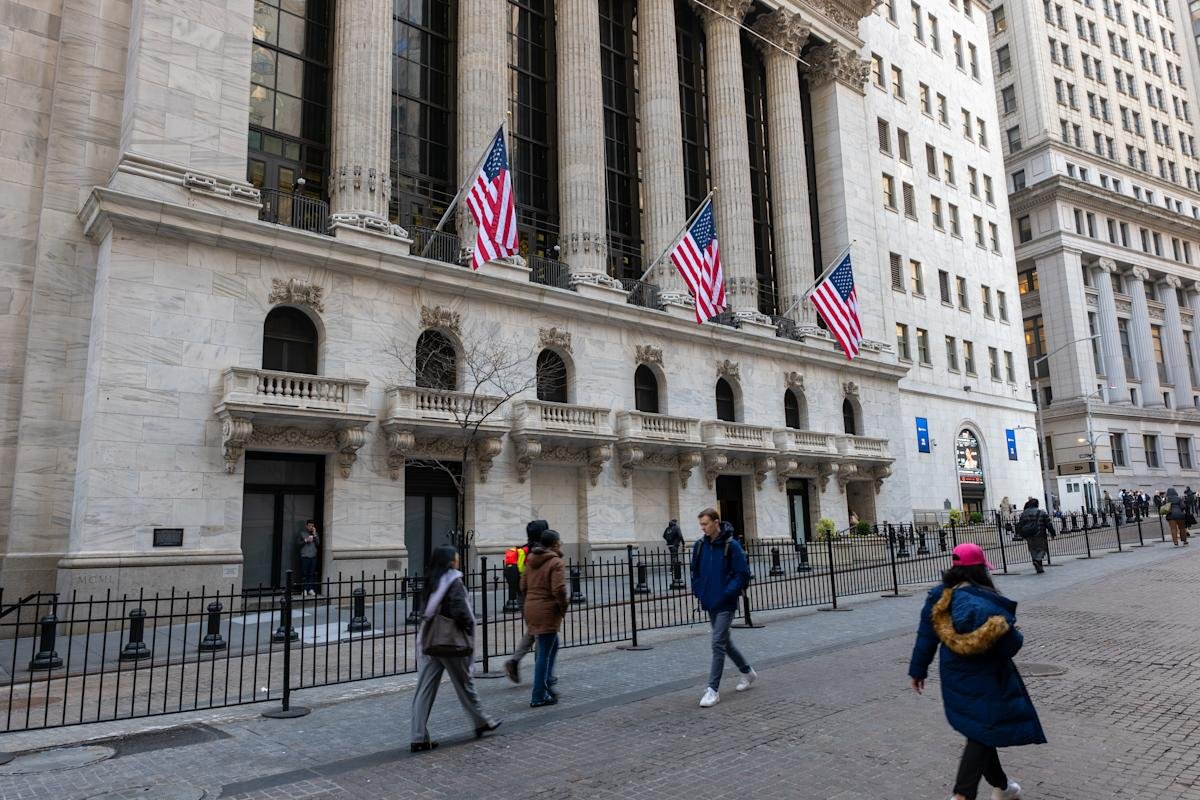 stock-market-today:-dow,-s&p-500,-nasdaq-waver-after-record-setting-surge-as-nvidia-earnings-loom