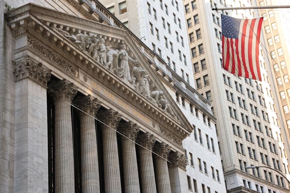 stock-market-today:-dow,-s&p-500,-nasdaq-waver-after-trump-moves-to-oust-fed’s-cook