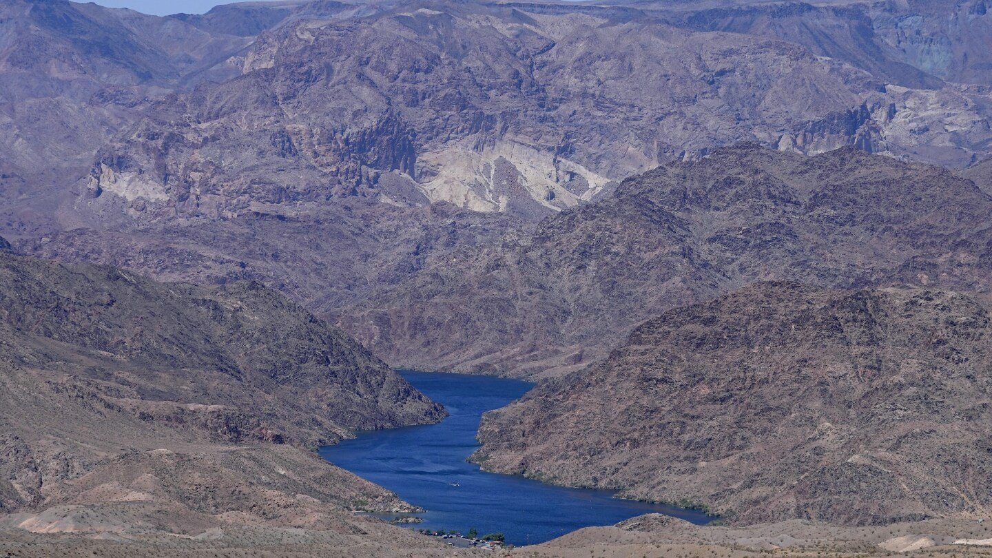 the-colorado-river-is-in-trouble.-some-groups-want-the-government-to-step-up