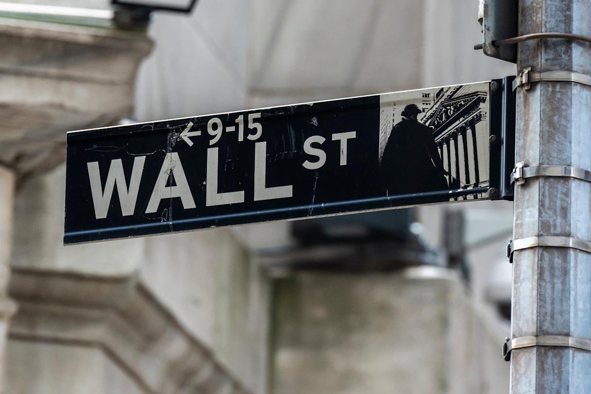 stock-market-today:-dow,-s&p-500,-nasdaq-futures-retreat-from-records-in-wait-for-fed-watched-inflation-data