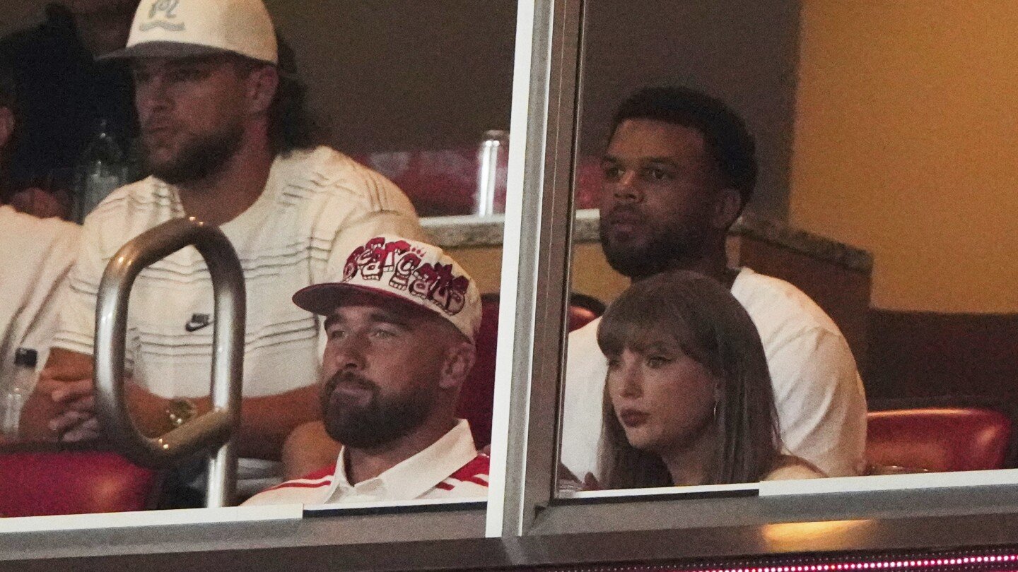 travis-kelce-and-taylor-swift-attend-nebraska-cincinnati-game-after-engagement