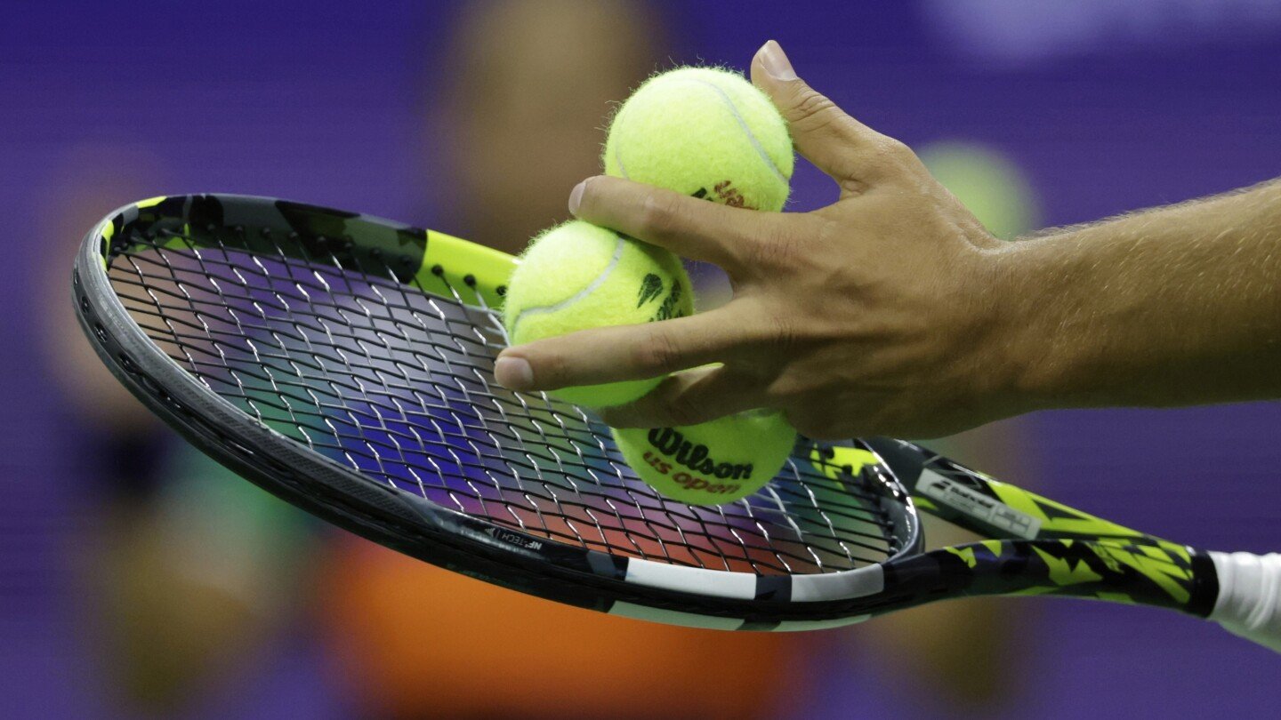 a-us-open-player-confronts-his-opponent-for-grunting-during-the-match