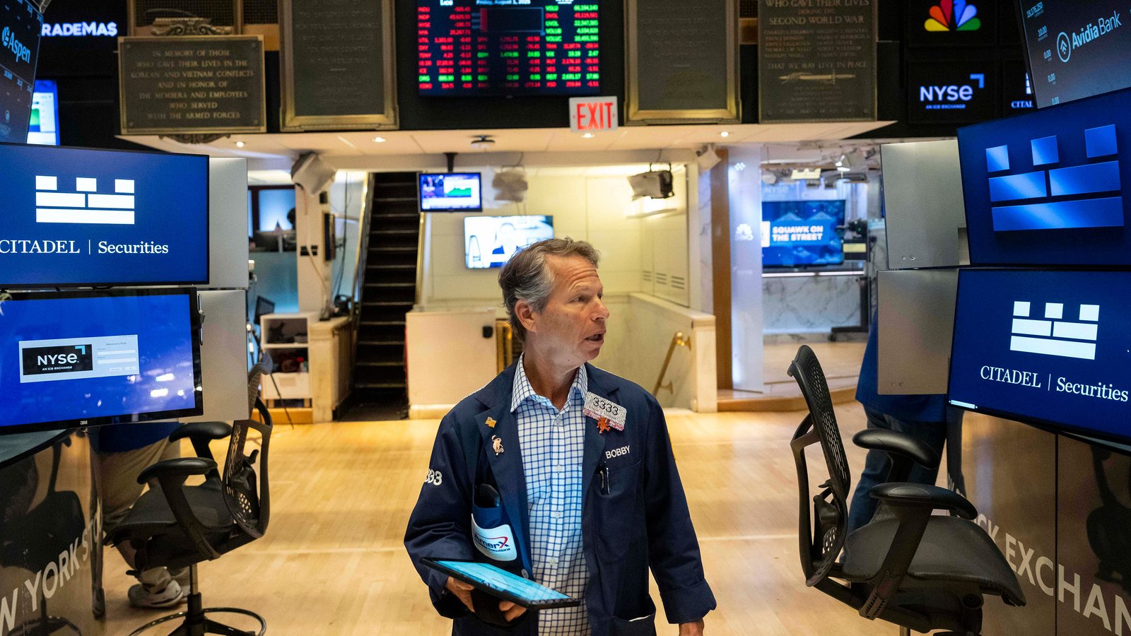 Traders works on the floor of the New York Stock Exchange, Friday, Aug. 1, 2025, in New York.