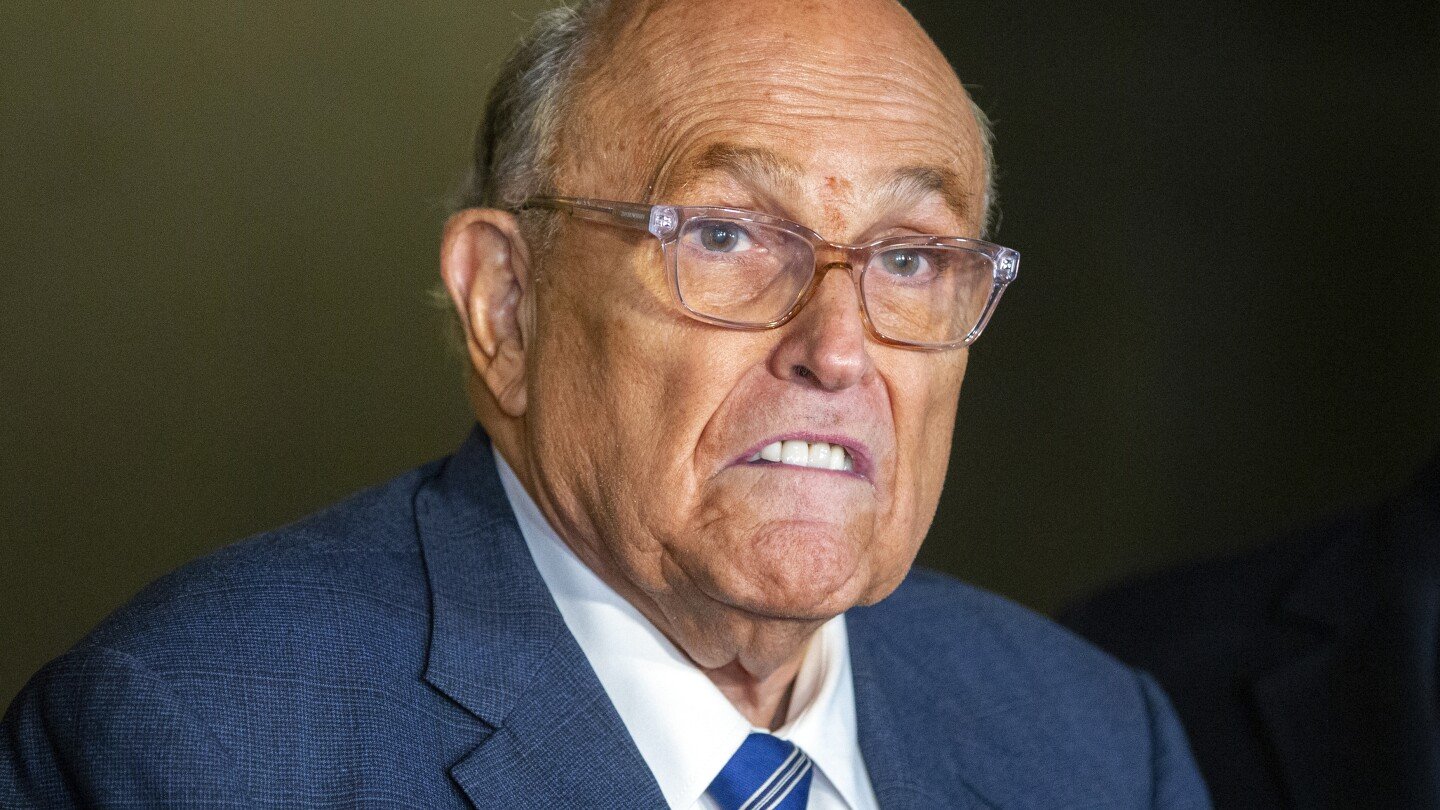 rudy-giuliani-injured-in-new-hampshire-car-crash,-his-spokesperson-says