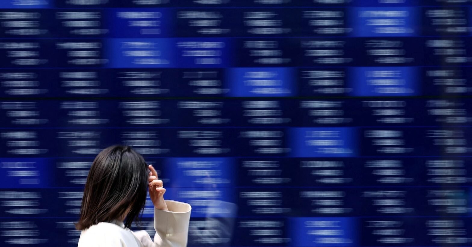 asia-stocks-slip-on-tech-retreat-but-china-marches-to-its-own-beat