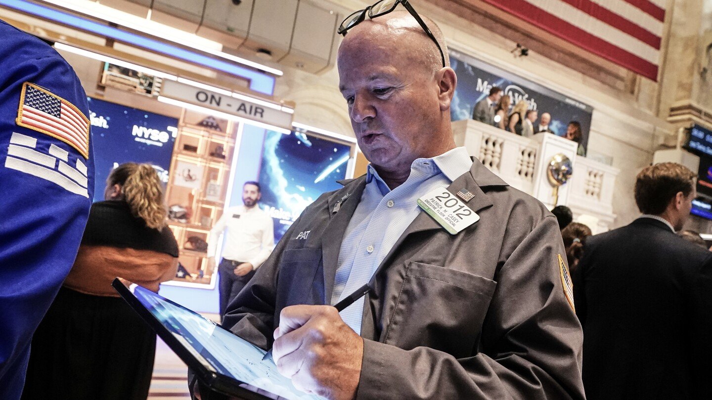 asian-shares-are-mixed-and-gold-sets-a-fresh-record-high-of-over-$3,550-per-ounce