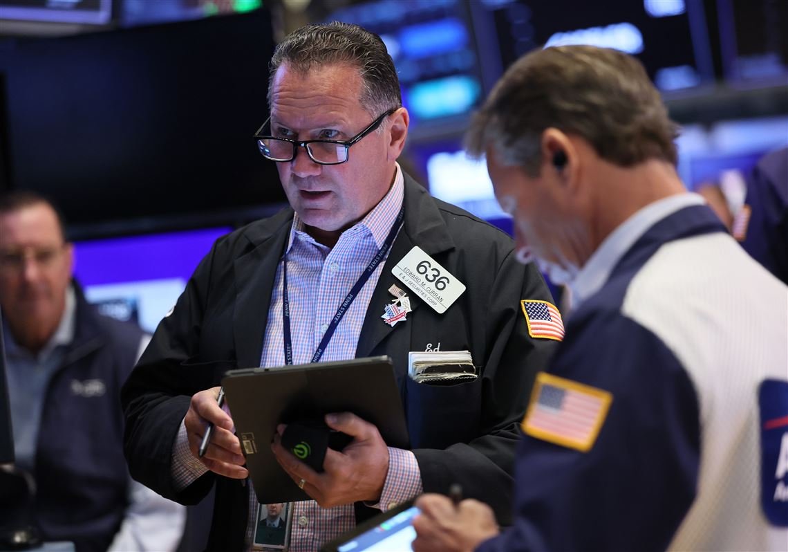 wall-street-tumbles,-and-us.-stocks-head-toward-their-worst-loss-in-a-month