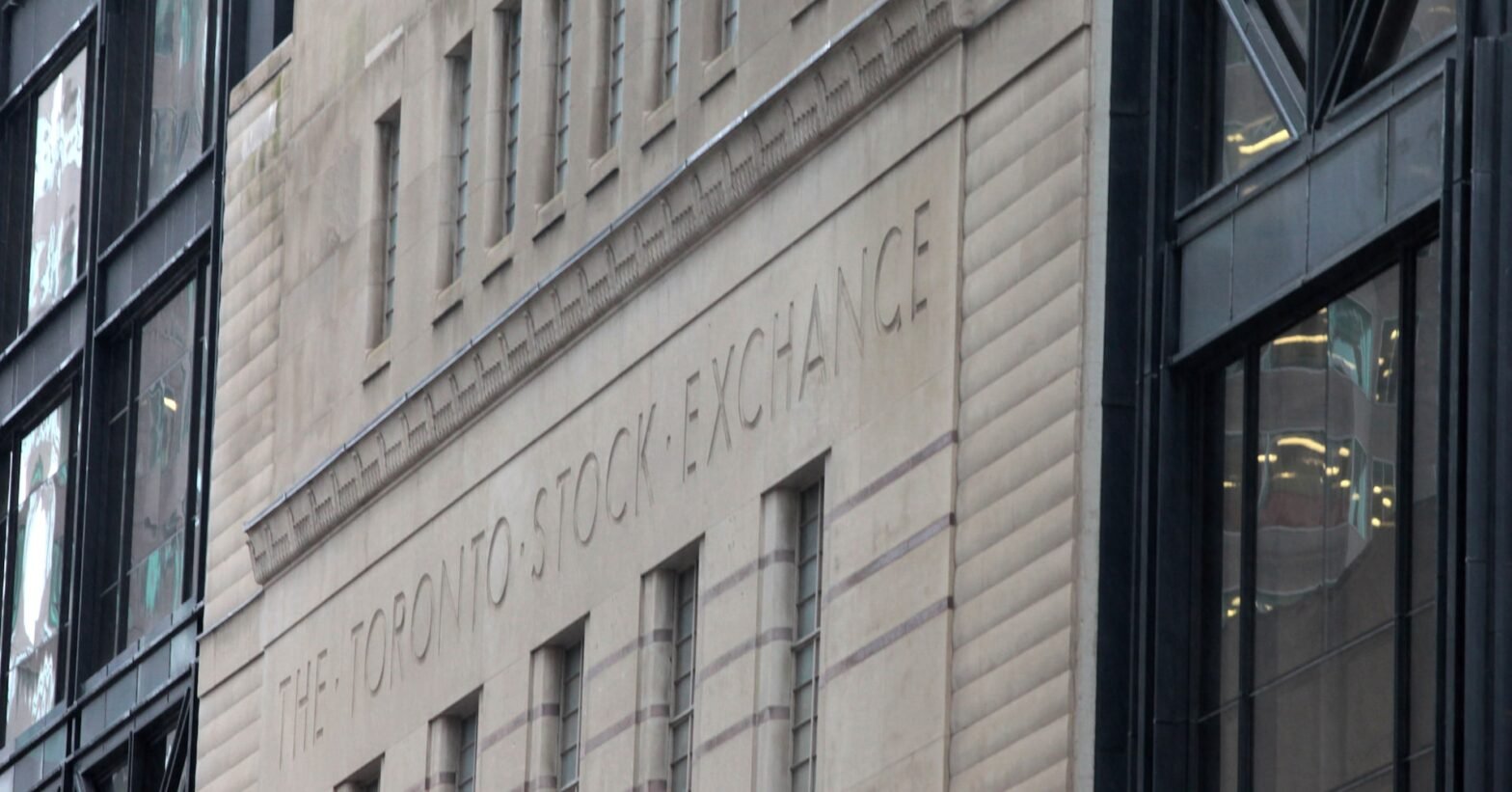 gold-mining-shares-lift-toronto-stock-market-to-another-record-high