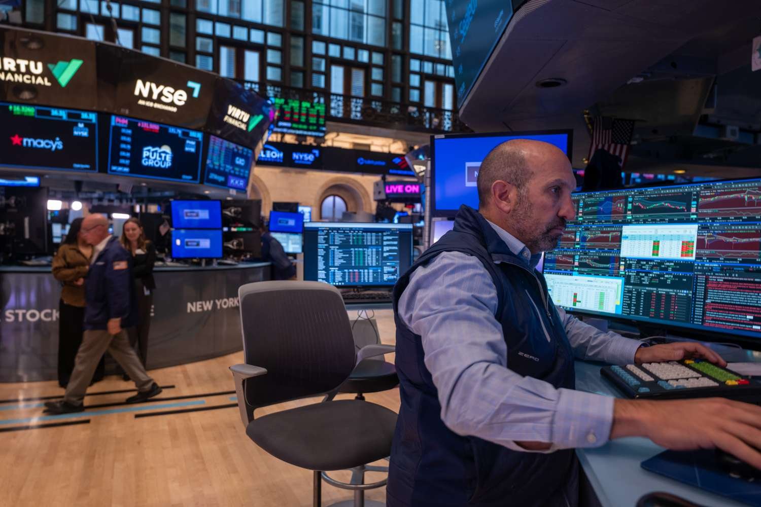 dow-jones-today:-stock-futures-inch-higher-as-investors-await-jobs-data