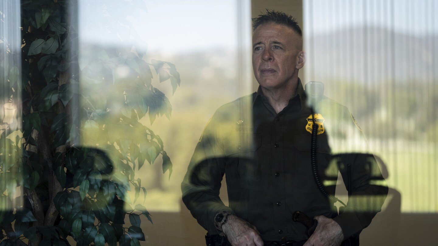 ‘turn-and-burn’:-head-of-los-angeles-campaign-shows-how-immigration-agents-are-racking-up-arrests