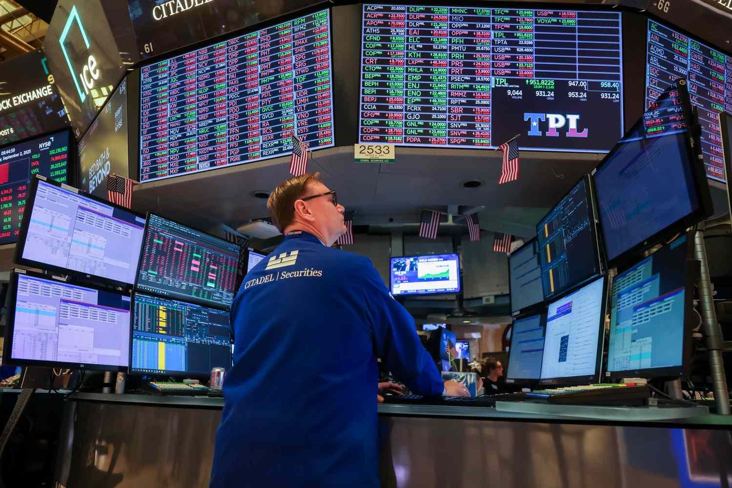 dow-jones-today:-stock-futures-rise-ahead-of-august-jobs-report-as-s&p-500-looks-to-add-to-record-high